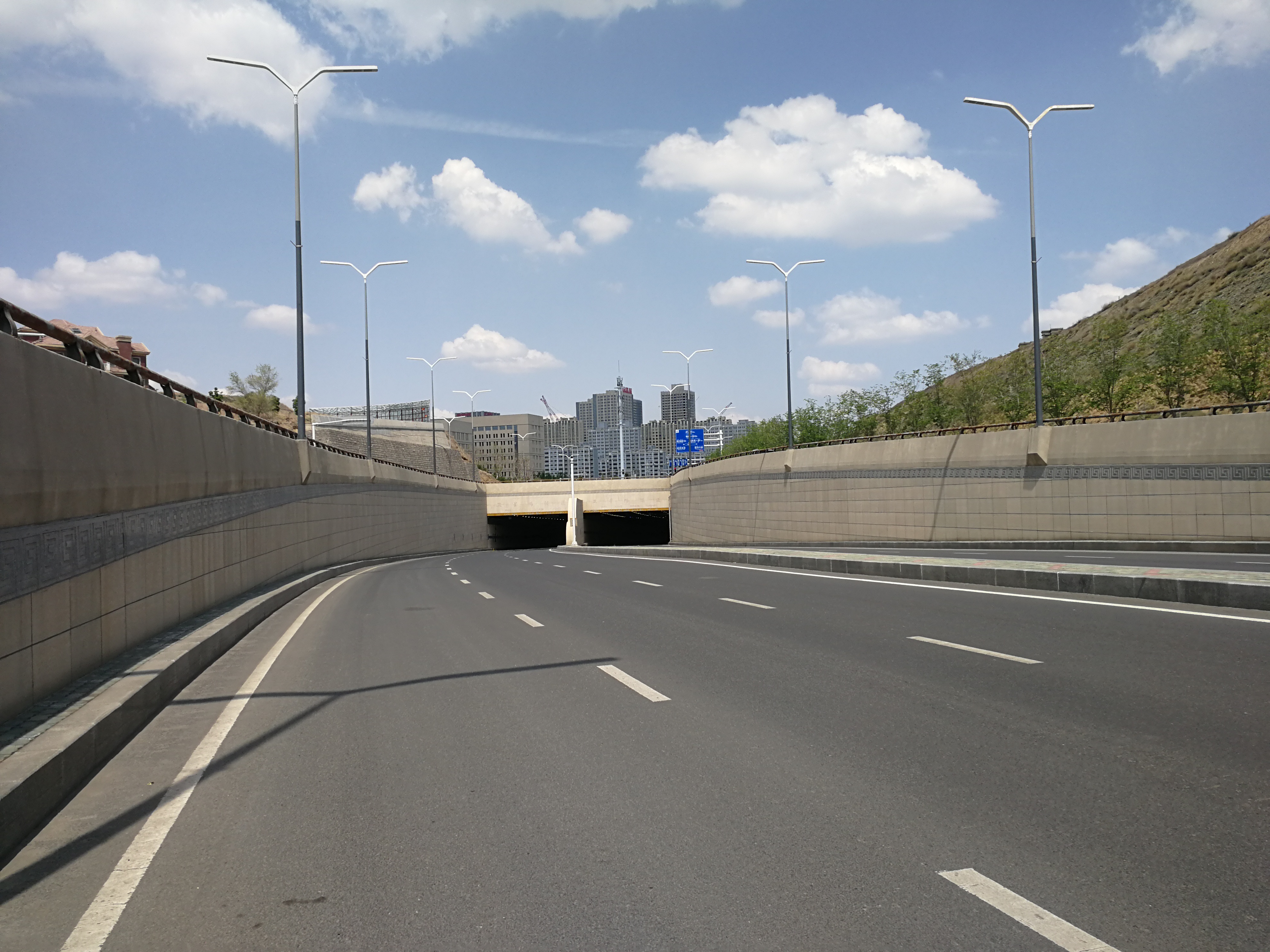 新疆维泰开发建设（集团）股份有限公司承建“乌鲁木齐高铁片区卫星路南延伸工程（二期）-A3标段实景图