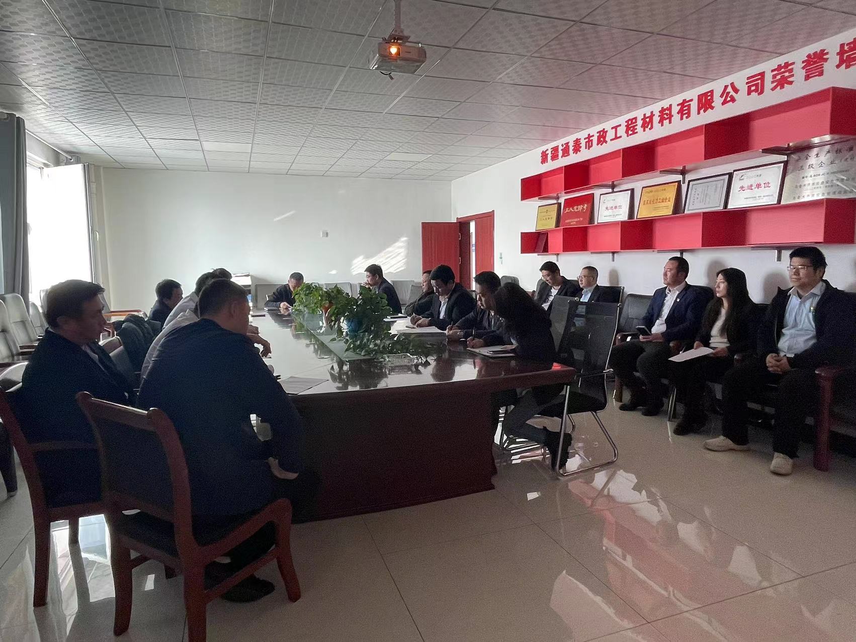 研讨图片1.jpg 研讨图片1.jpg