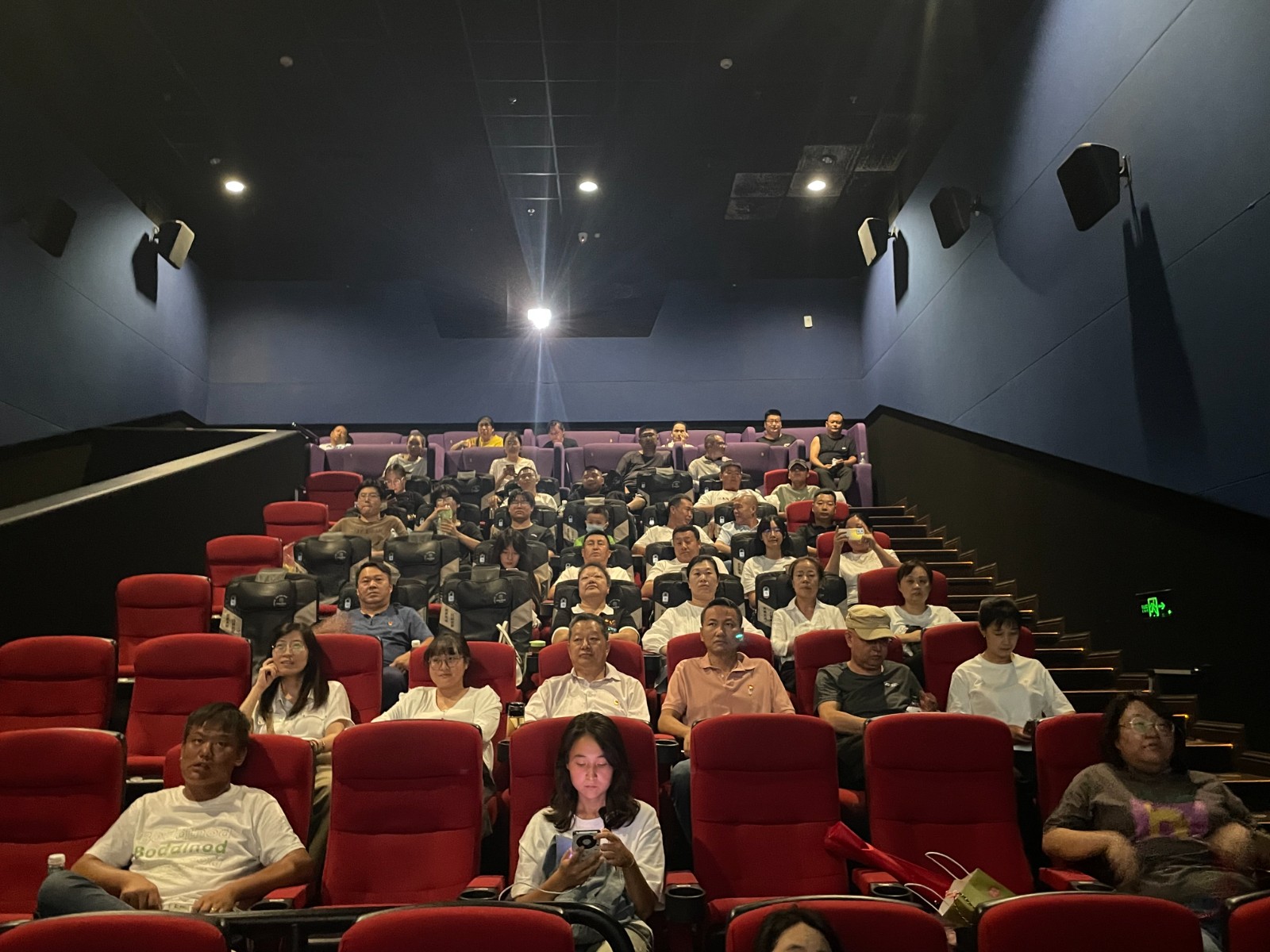 观影2.jpg 观影2.jpg