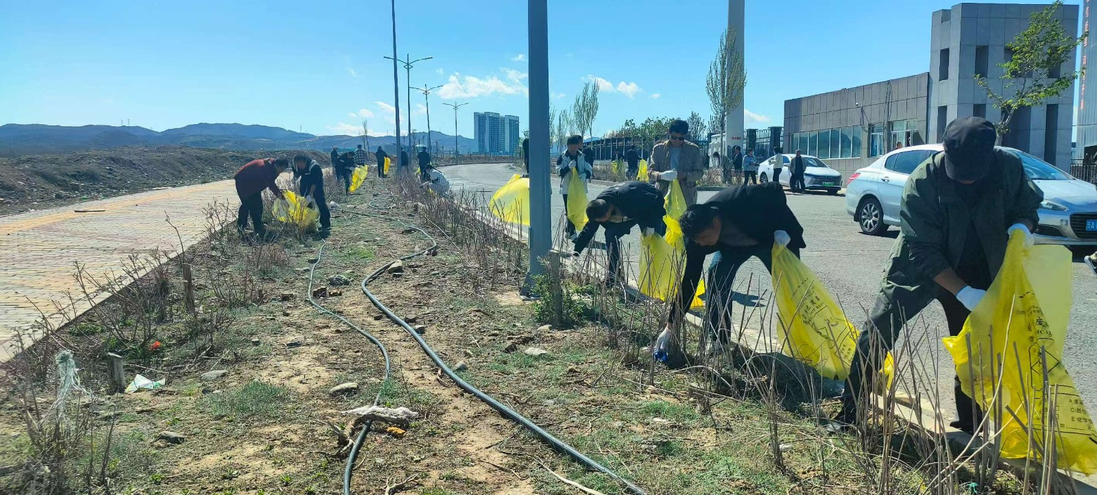 全力开展环境卫生整治 共建绿色美好家园.jpg