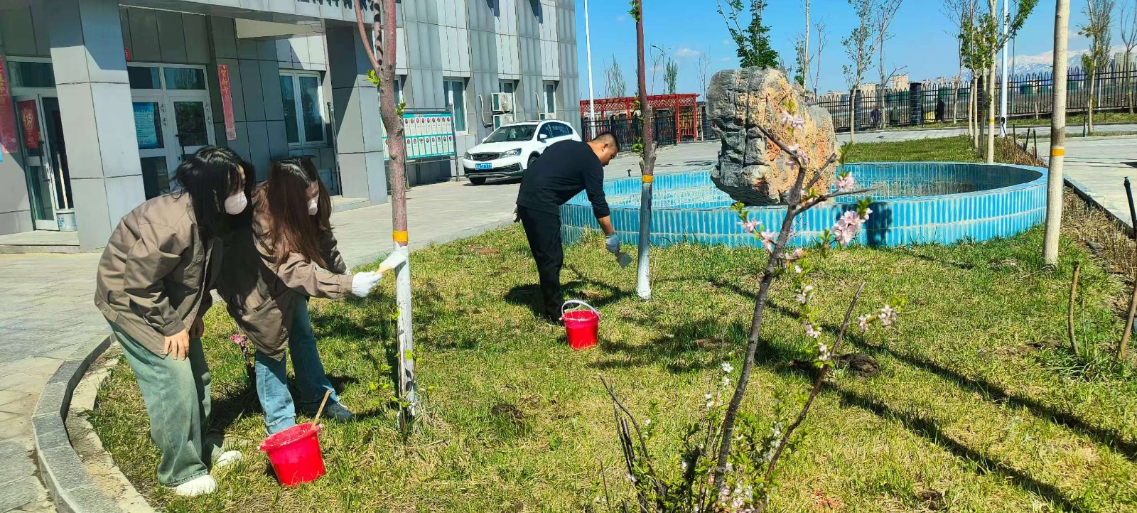 全力开展环境卫生整治 共建绿色美好家园.jpg